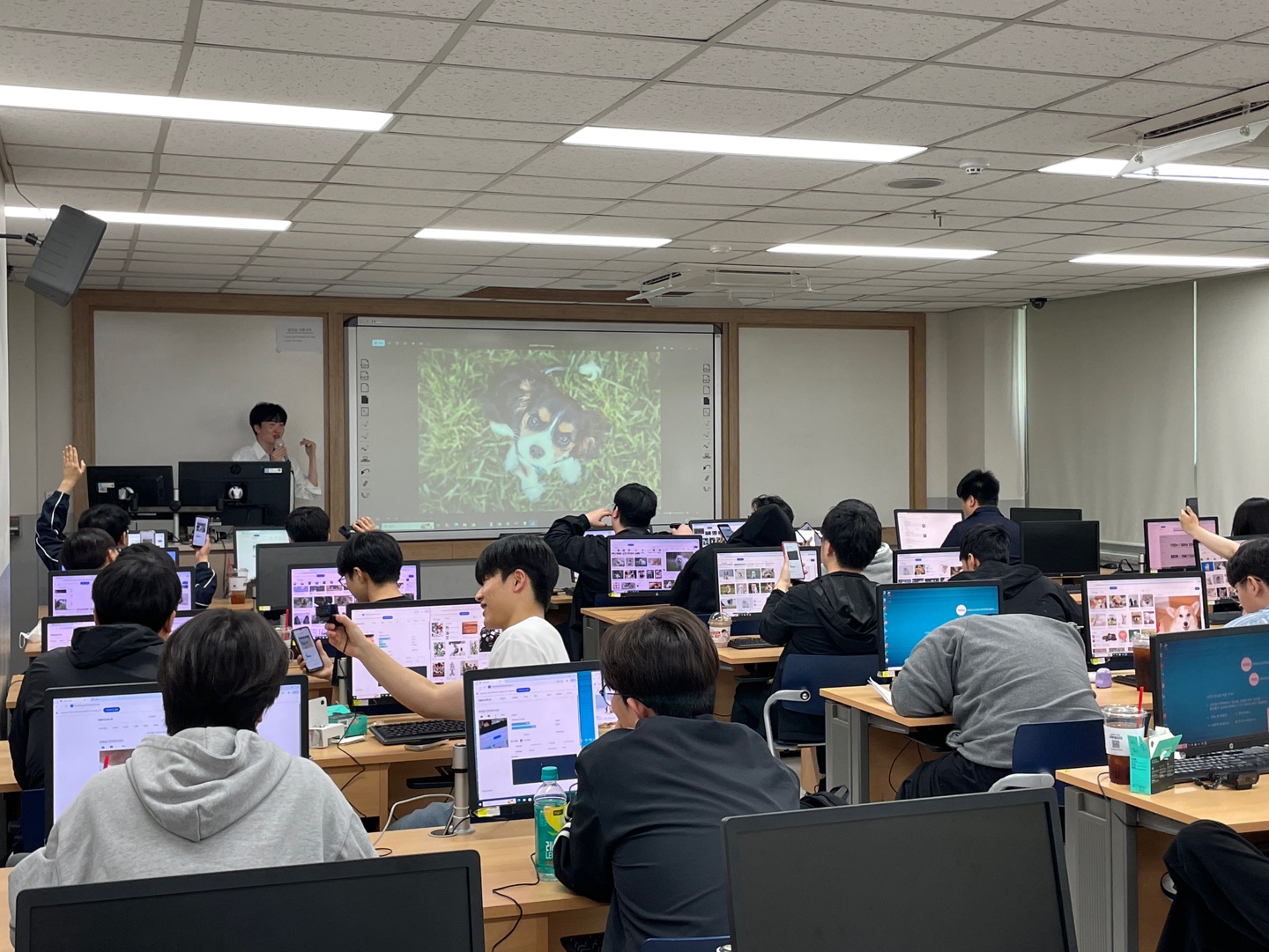 19.5세들의 피지컬AI 교육, 자율주행! (feat. 서울공고 vs 은평메디텍고) image